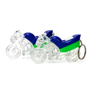 Llavero de una moto con luz integrada, la moto es de color azul, verde y en gran parte transparente, un regalo bastante original